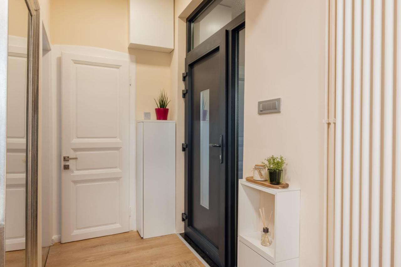 Apartment Mm *